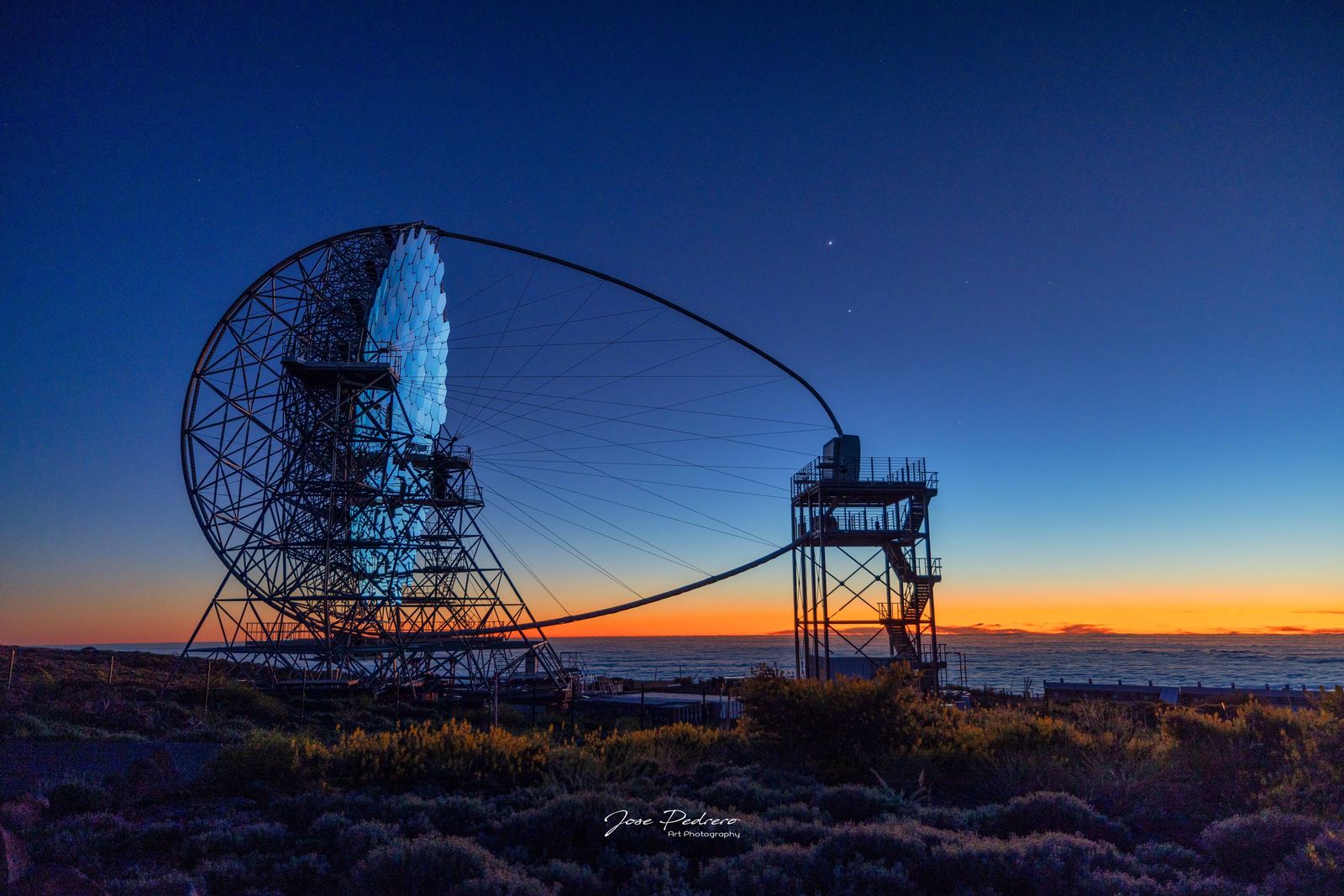 Telescopio Cherenkov en la hora azul