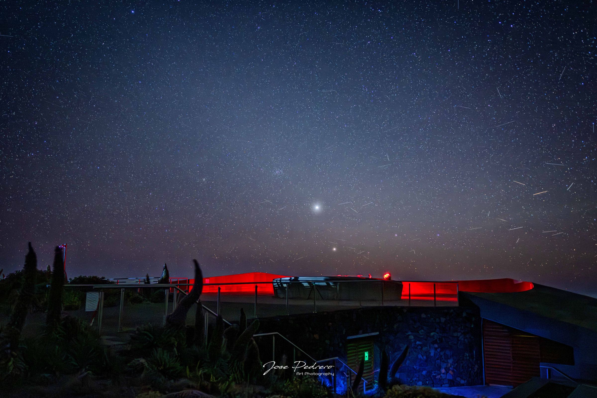 Plataforma privada en el Roque de los Muchachos de noche